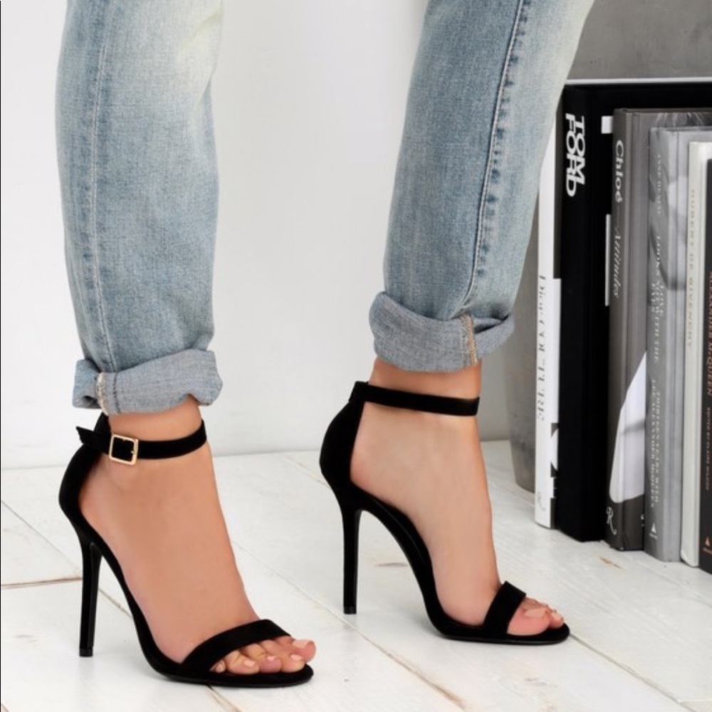❌SOLD❌ Lulu’s Black Faux Suede Heels